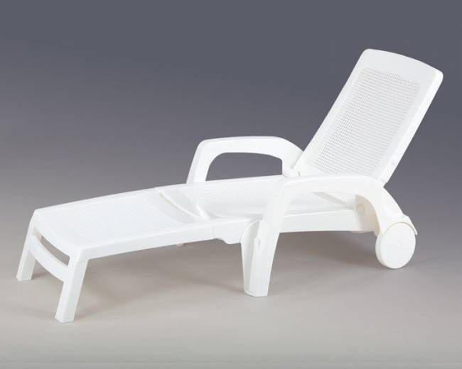 Шезлонг пластиковый Miami белый