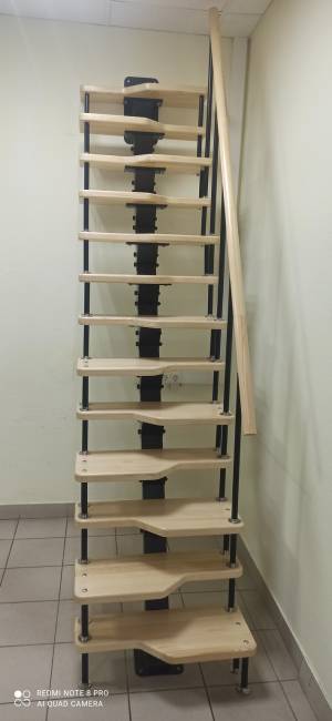 Лестница малогабаритная на монокосоуре «Гусиный шаг» 2400-2600 мм цвет серый