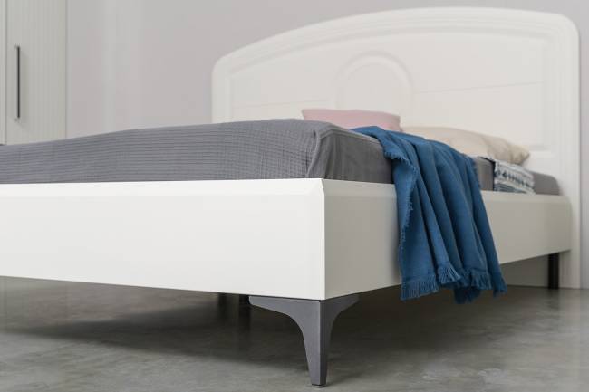 Кровать 1600 с ТВ-тумбой и шкафом с зеркалами Валенсия цвет белый шагрень/чёрный