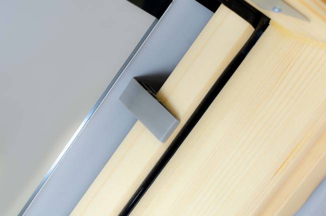 Деревянное мансардное окно FTP-V U5 (CH) со среднеповоротным типом открывания Деревянное мансардное окно FTP-V U5 (CH) со среднеповоротным типом открывания