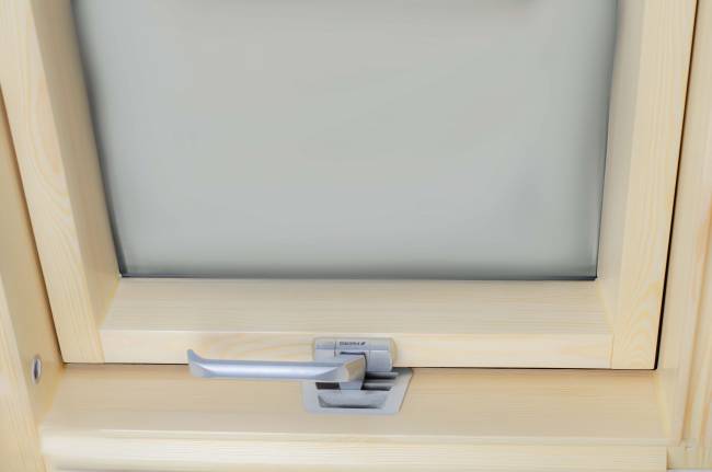 Деревянное мансардное окно FTP-V U5 (CH) со среднеповоротным типом открывания Деревянное мансардное окно FTP-V U5 (CH) со среднеповоротным типом открывания