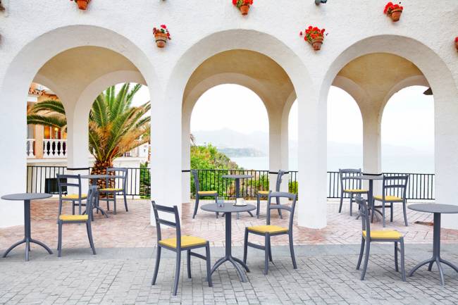 Стол пластиковый Octopus темно-серый Ø600х750 мм Стол пластиковый Octopus темно-серый Ø600х750 мм