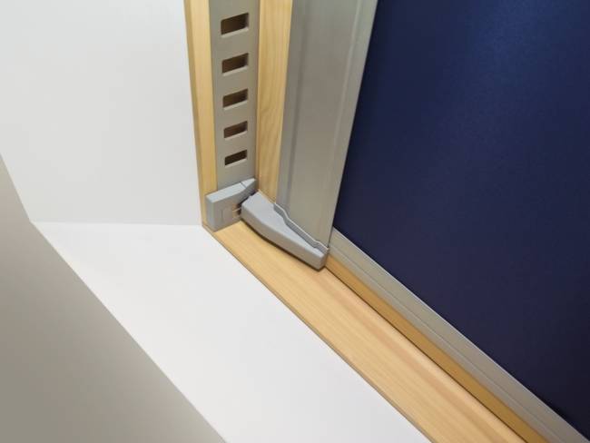 Деревянное мансардное окно FTP-V U3 с системой автоматического управления WiFi