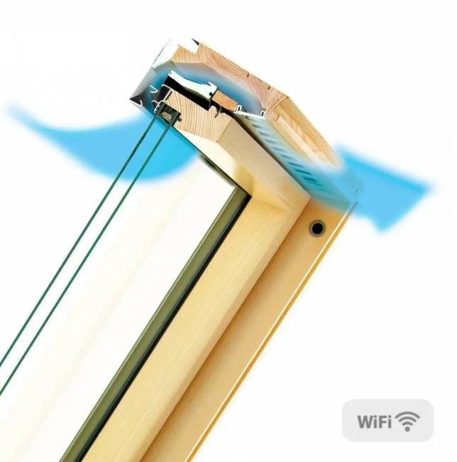 Деревянное мансардное окно FTP-V U3 с системой автоматического управления WiFi