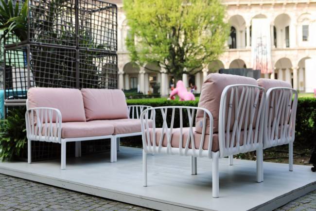 Диван пластиковый с подушками Komodo 2 белый, розовый 1490х780х900 мм Диван пластиковый с подушками Komodo 2 белый, розовый 1490х780х900 мм