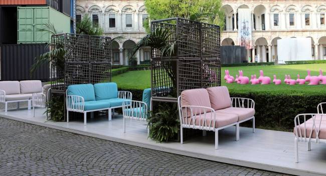 Диван пластиковый с подушками Komodo 2 белый, розовый 1490х780х900 мм Диван пластиковый с подушками Komodo 2 белый, розовый 1490х780х900 мм