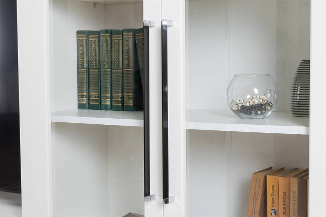 Сервант в гостиную с четырьмя дверками Валенсия цвет белый шагрень