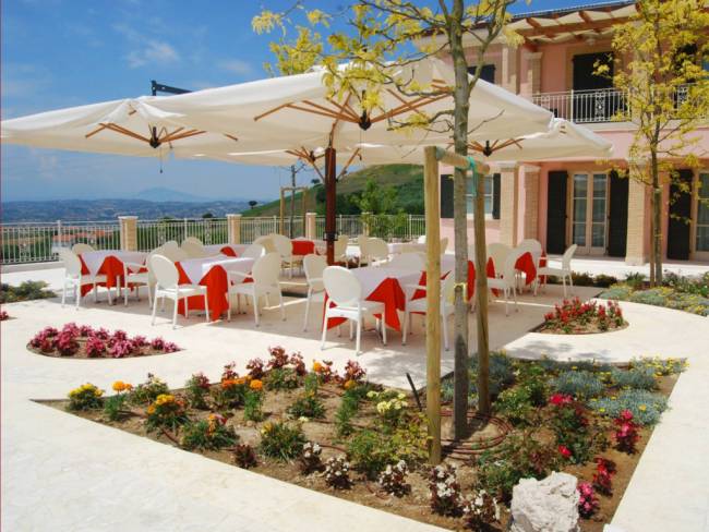 Зонт профессиональный четырехкупольный 7х7 м Wood Poker имитация ироко, слоновая кость 7000х7000 мм