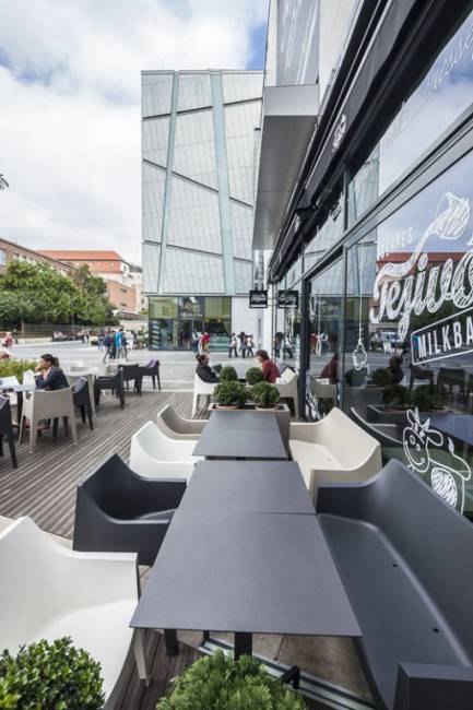 Диван пластиковый Coccolona антрацит 1410х600х830 мм