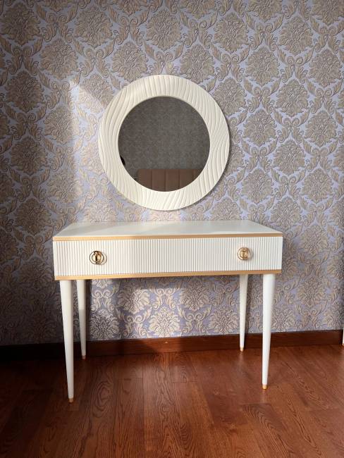 Стол туалетный Далли