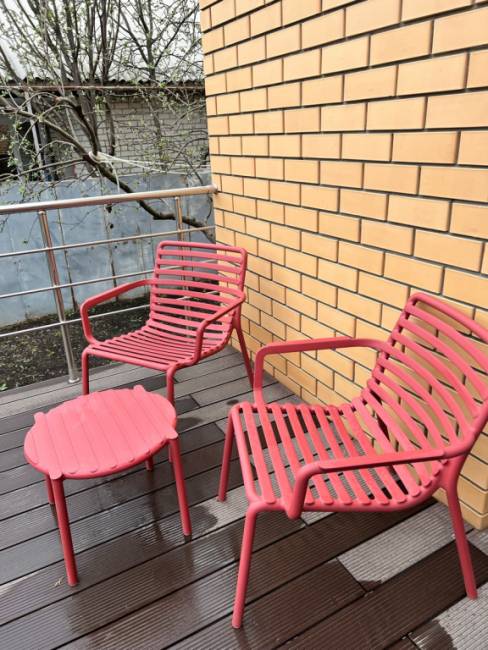 Столик пластиковый журнальный Doga марсала Ø500х400 мм